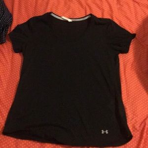 Under armor fitted black work out top